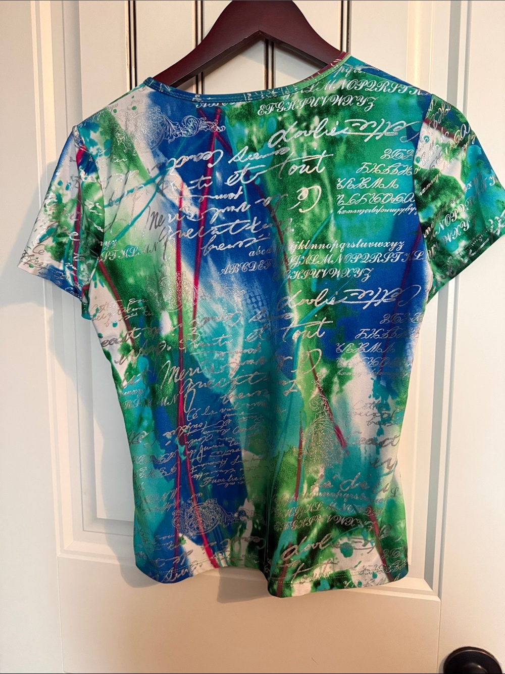 Peter Nygard Blue, Green V-Neck Tee, Silver Scripting. Excellent Ciondition. - Picture 3 of 3